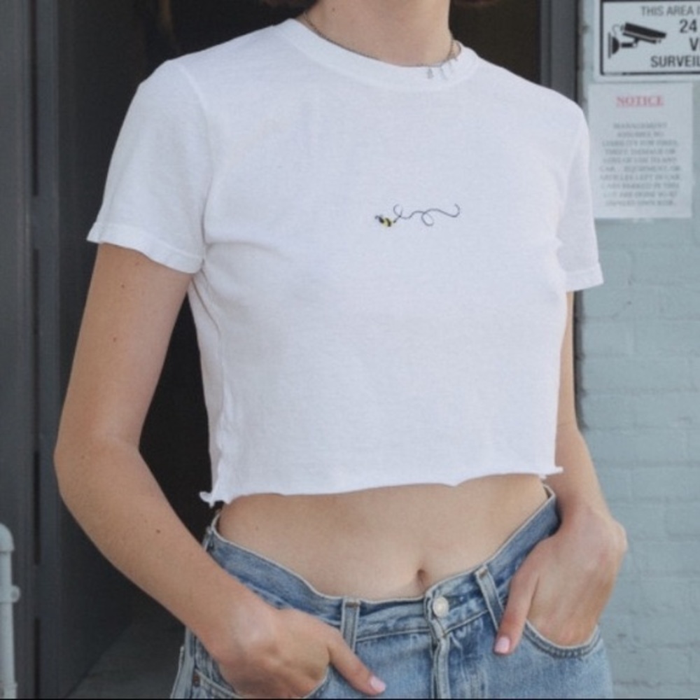 HP🎉 BRANDY MELVILLE WHITE BEE CROP TOP - Picture 2 of 3